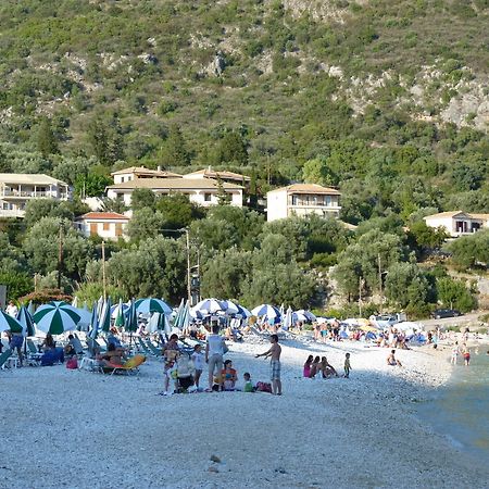 Ilianthos Apartments & Studios Mikros Gialos Exteriör bild