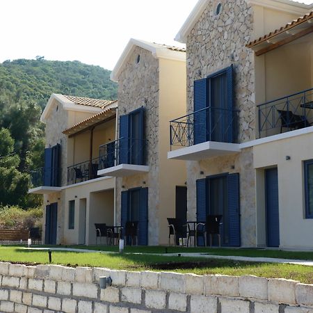 Ilianthos Apartments & Studios Mikros Gialos Exteriör bild