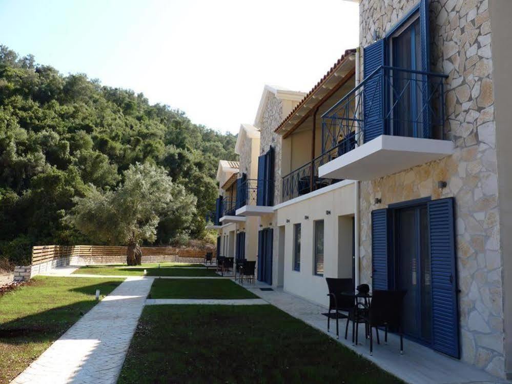 Ilianthos Apartments & Studios Mikros Gialos Exteriör bild