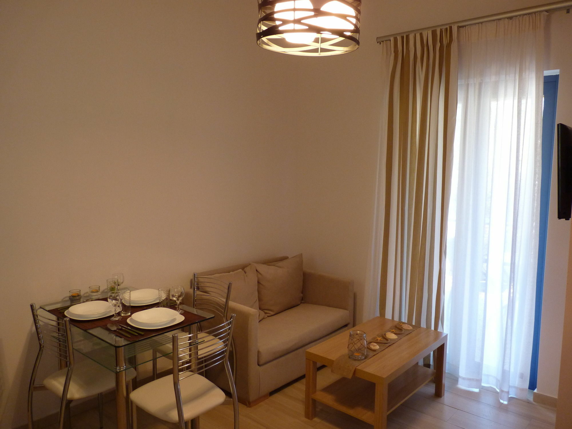 Ilianthos Apartments & Studios Mikros Gialos Exteriör bild