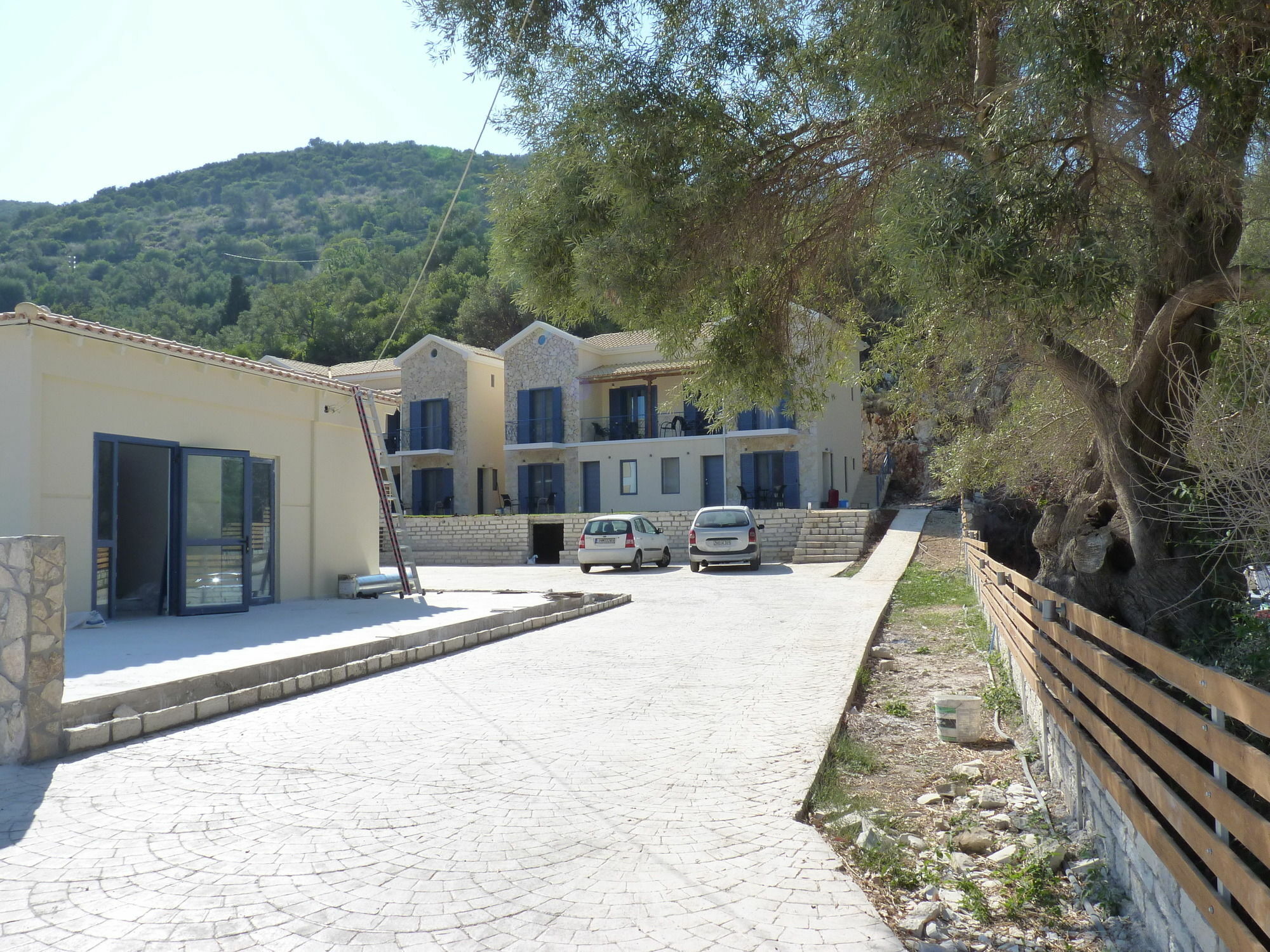 Ilianthos Apartments & Studios Mikros Gialos Exteriör bild