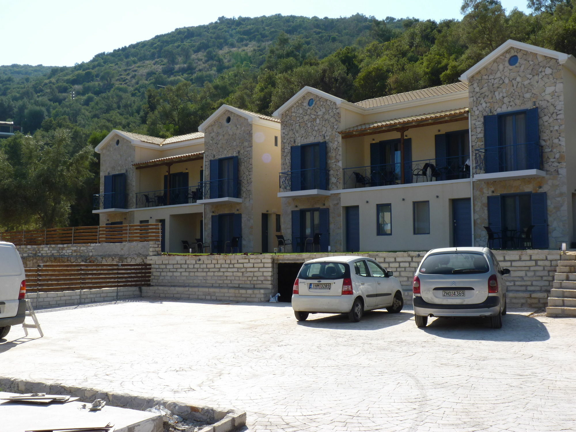Ilianthos Apartments & Studios Mikros Gialos Exteriör bild