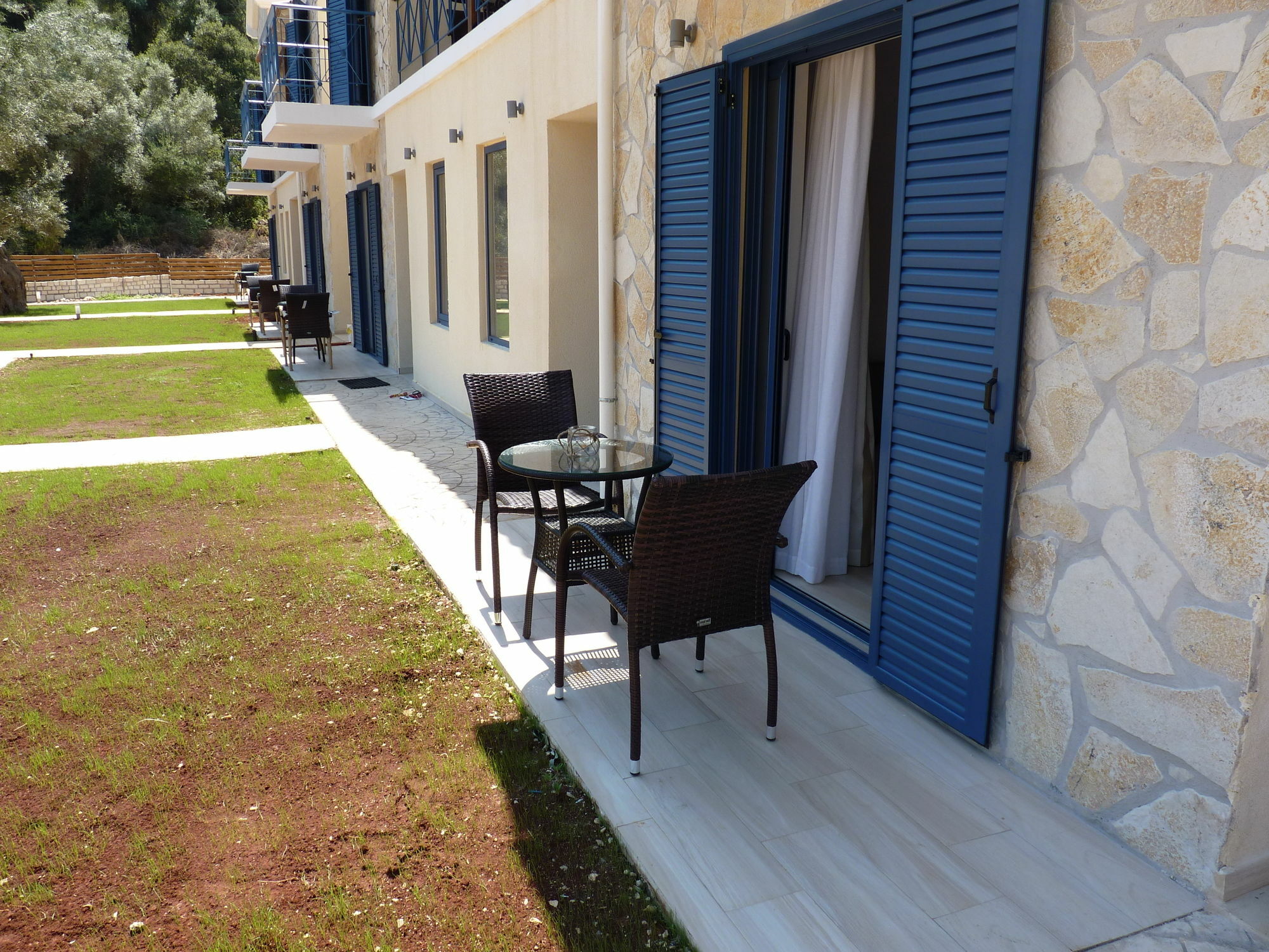 Ilianthos Apartments & Studios Mikros Gialos Exteriör bild