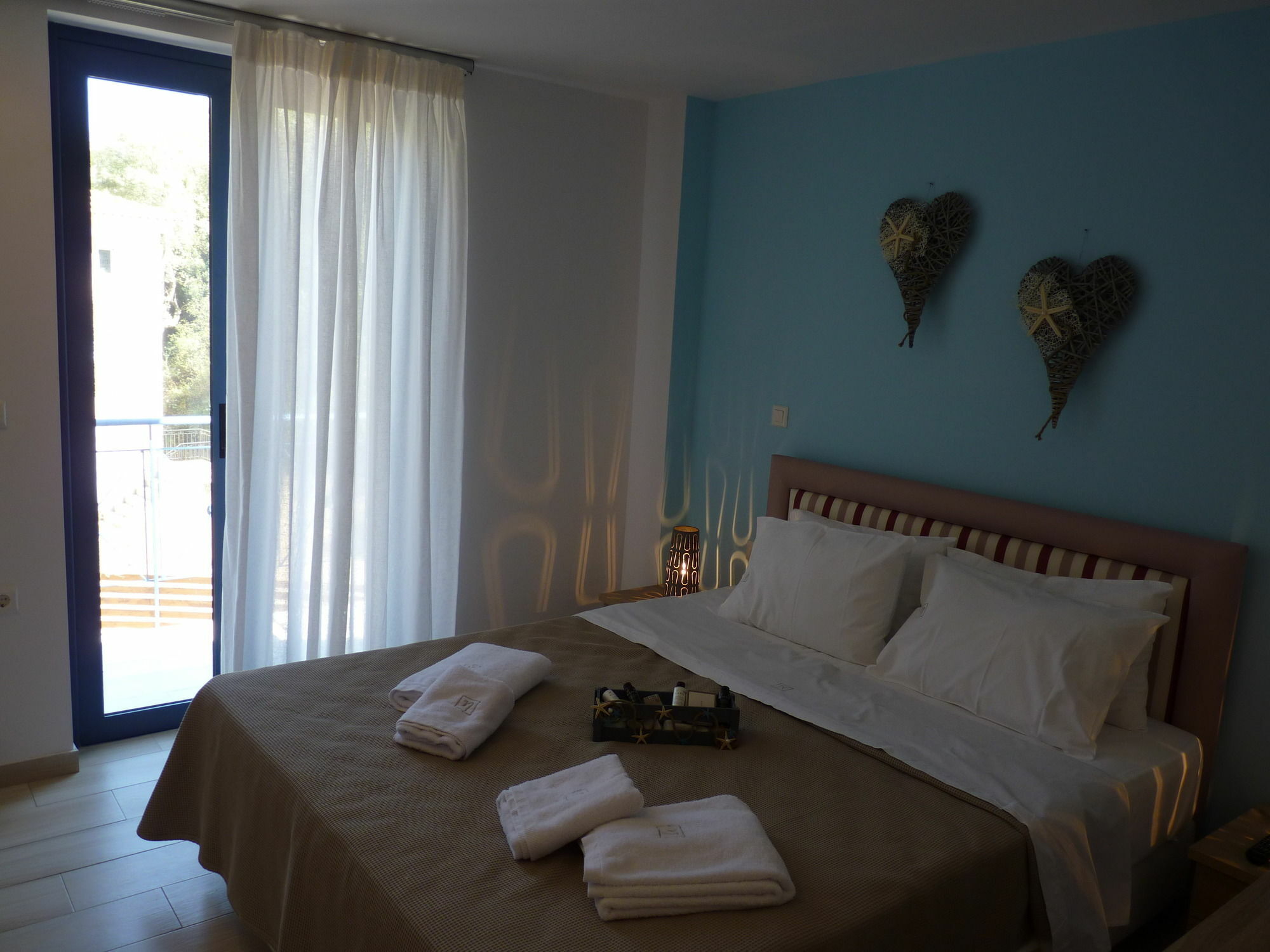 Ilianthos Apartments & Studios Mikros Gialos Exteriör bild